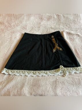 Stockerpoint black linen/cotton mini skirt crochet hem leather accent size 36